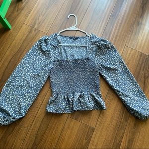 Bonita blusa floreada talla M